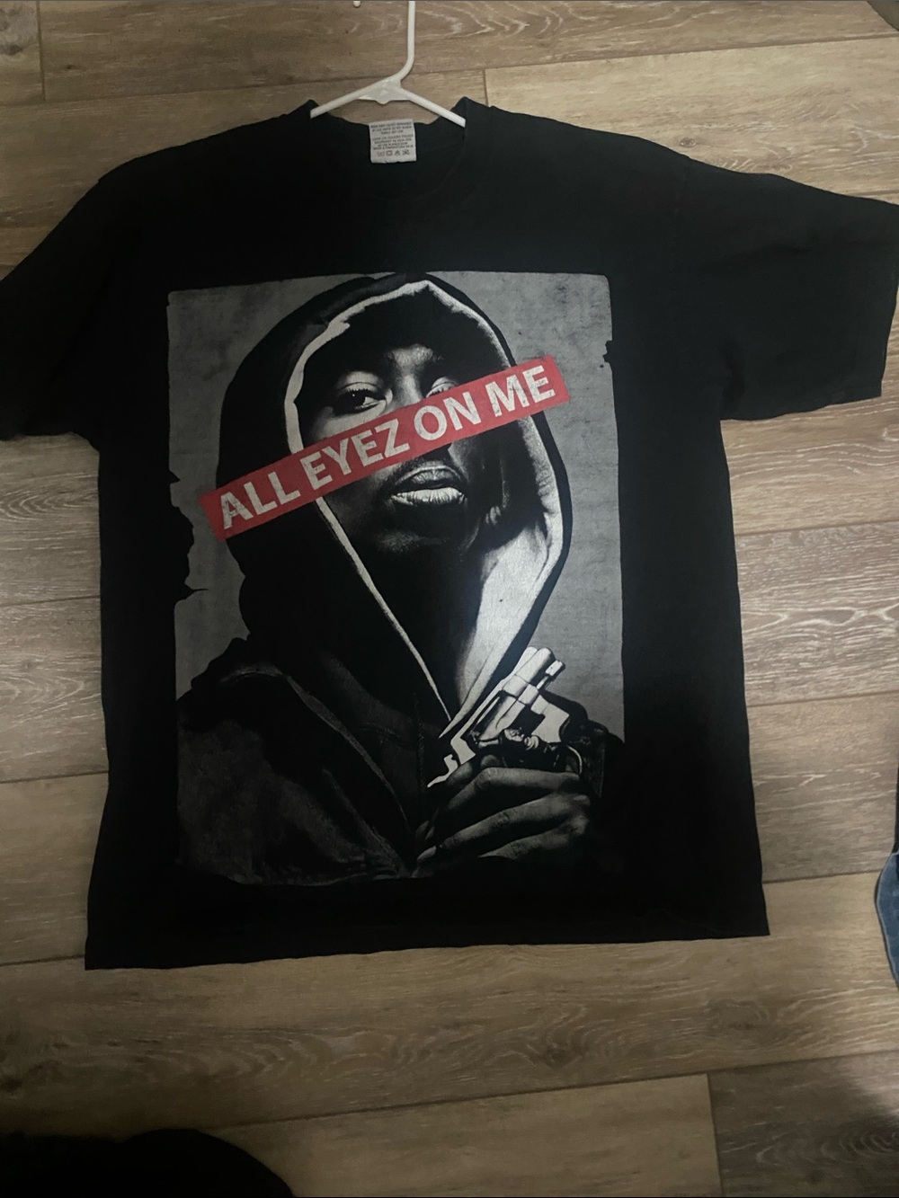 Black 'All Eyez On Me' Graphic Art Print Tee